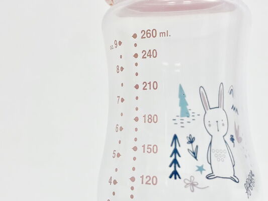 260 ml kapasiteli ve sızıntı geçirmez tasarımlı BPA'sız plastik bebek besleme şişesi